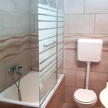 アパート Stunning 2-Bed Apartment In Zadar ザダル