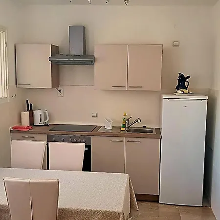 Stunning 2-Bed Apartment In Zadar アパート