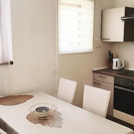 アパート Stunning 2-Bed Apartment In Zadar ザダル