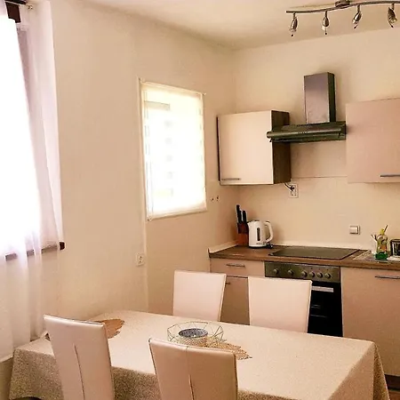 Stunning 2-Bed Apartment In Zadar アパート ザダル