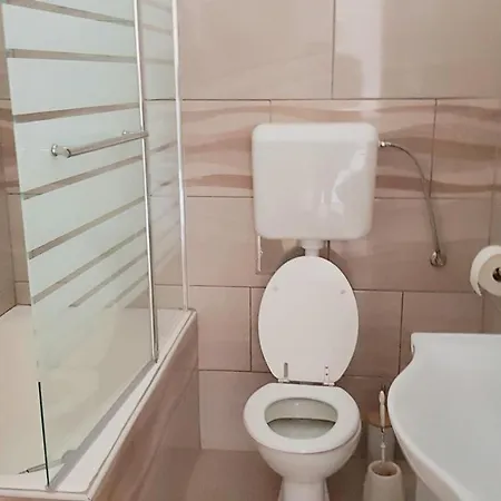 Stunning 2-Bed Apartment In Zadar ザダル